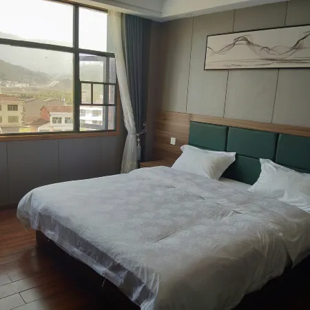 Pingjiang Weijia Hotel