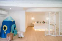 Lucky Clover Hotel - Inns