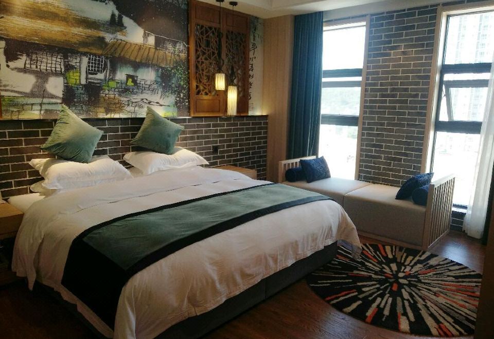 Golden Phoenix Hotel - Housity
