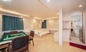 Longcheng Hotel (Binyang Jianshe East Road)