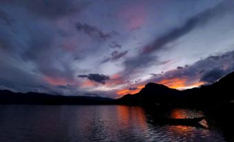 Lugu Lake plain brocade lake scenery light luxury B&B