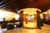 Earl Holiday Inn (Wuhu High speed Railway Station Tianmenshan Road Subway Station Store)