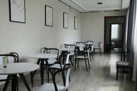 Rongcheng Huayue Hotel Отели рядом с достопримечательностью «Xiong'an Country Park»