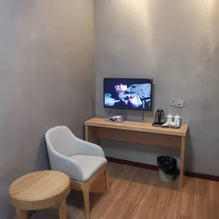 Lezhi Xinyuan Hotel
