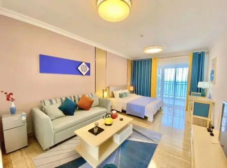 Wuchuan Dolphin Scenic Apartment