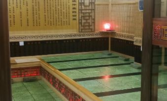 Tongliao Paris Spring Hot Spring Bath Hotel