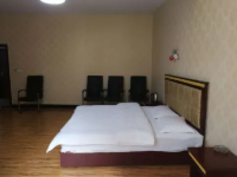 Tongren Yanhe Precious Hotel