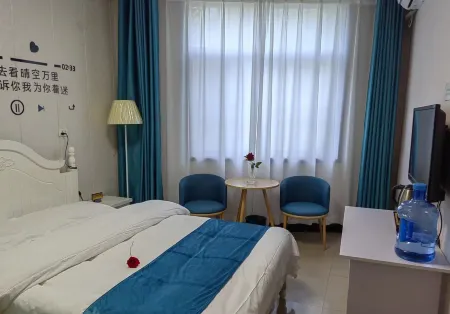 Sanyuan Xinyi Hotel Отели рядом с достопримечательностью «Sanyuan City God Temple»