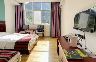 Gongshan Qiuna Tong Atujia Homestay Hotels near Fog Village