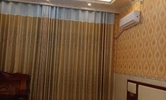 Longlin Huashun Hotel
