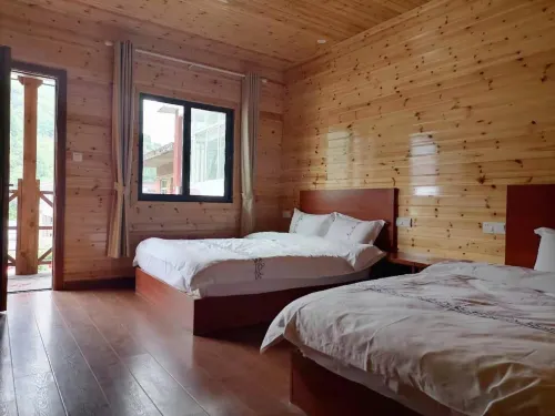 Ningguo Sichuan-Tibet Line Township Yue Homestay - غرفة مطلة على الجبل