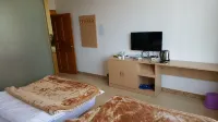 Huaning Hongxuan Hotel