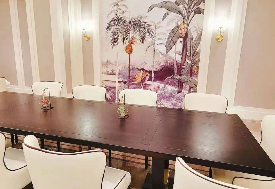 비엔나 호텔 (충칭 서역 앞 광장)