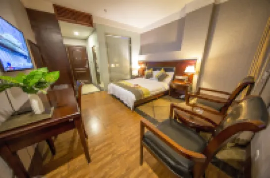 開平煌冠假日酒店