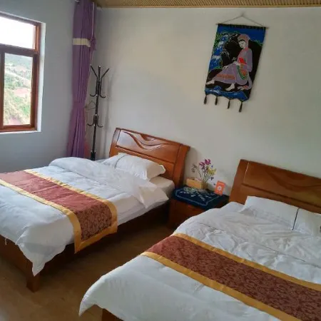 Nuodeng Ling'erling Hostel Отели в г. Юньлун
