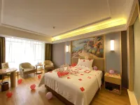 Vienna Hotel (Luchuan High-speed Railway Station) - parking