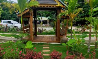 Jinghong Huayao Dai Farmhouse Chinese Inn