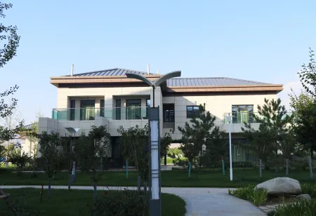 Gonghanglv Huanghe Pearl International Hotel Отели рядом с достопримечательностью «Yongjing Liujiaxia Konglong Museum»