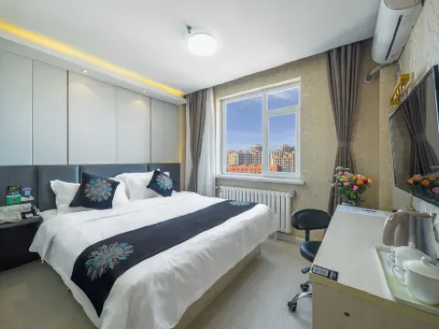 Dalian Aojia Business Hotel (Xi'an Road Commercial Street Xianggong Street Subway Station Branch)