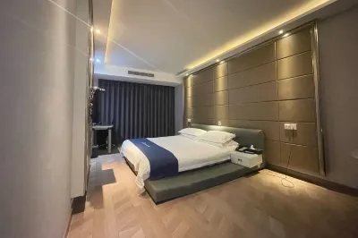 Rujia Huayi Hotel (Guangde Gujiaolou Fuzimiao Square Pedestrian Street Branch) Hotels in Guangde
