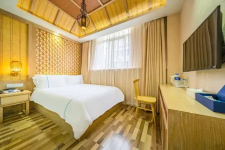 Jinglai Hotel (Shanghai Lujiazui Century Avenue subway station store)