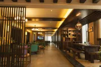 Rouhau White House Hotel