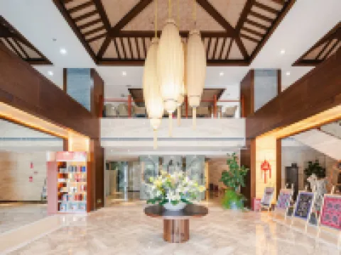 โรงแรมฮอลิเดย์ อินน์ หรงถิง ลั่วผิง โรงแรมในลั่วผิง