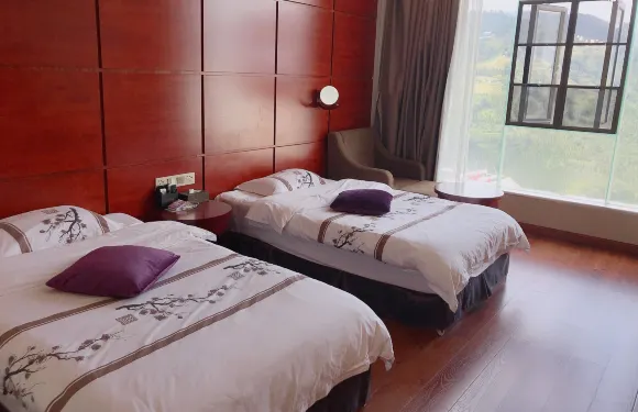 綠春食為天酒店