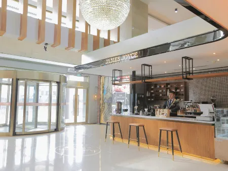 JAMES JOYCE COFFETEL(Linfen Shenglong International Pingyang Plaza Store) Отели рядом с достопримечательностью «Yao Temple»
