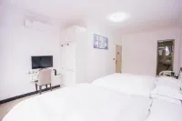 Monochrome Chain Hotel