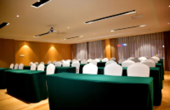 Guoguo Hotel (Xingyi Huijin Center Store)