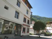 Wenchuan Laoli Leisure Farm