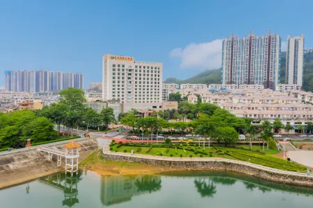 East Lake International Hotel Отели в г. Янчунь