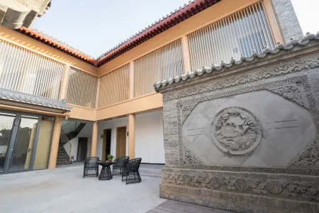 Liaocheng Xianliao Yishuiju (Shuishang Gucheng Dongchanghu) Отели рядом с достопримечательностью «Liaocheng Gymnasium»