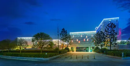 Yinhe Yunrui Hotel Отели рядом с достопримечательностью «Jiaolonggang Zhanshi Center»