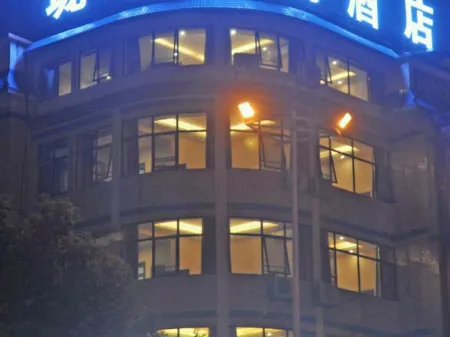 Lujiang Luping Business Hotel Отели рядом с достопримечательностью «Zhijiang Tianhou Temple»