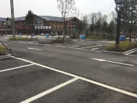 Tianhe Holiday Hotel (Changbai Mountain West Scenic Area Ticket Office Branch) - parking