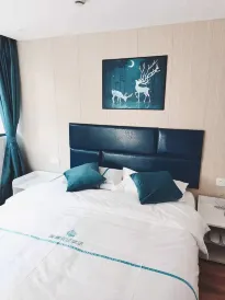 Longchen Holiday Hotel (Shanghai Jiangsu Road Subway Station)