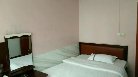 Pingjiang Zhongxing Hotel in ผิงเจียง