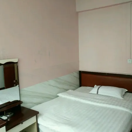 Pingjiang Zhongxing Hotel