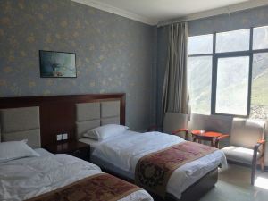 Chayu Longcheng Hotel