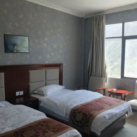 Chayu Longcheng Hotel