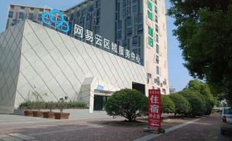 Wuhu Xuefu Inn