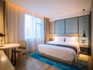 Yishang Hotel (Nanchang Bayi Square Metro Station Wushang MALL)