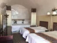 Yilv Sunshine Inn - parking