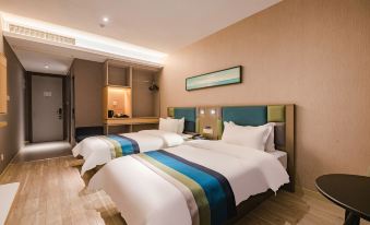 Lanhai Business Hotel (Yongcheng Zhongxin Bus Station Municipal Government)