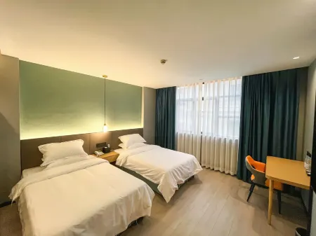 Jian'ai Fashion Hotel (Kaihua New Oriental Plaza) Отели рядом с достопримечательностью «Huaqian Valley»