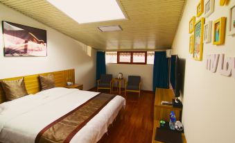 Yiliang Hongyun Hotel