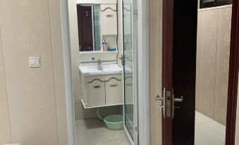 Baoying Qizhong Hostel