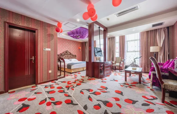 克拉瑪依玖月龍華大酒店